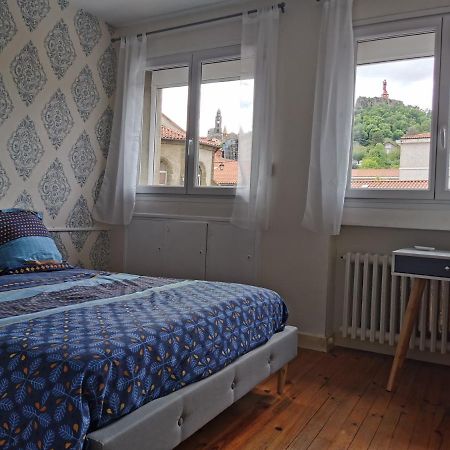 Chambre Privee Dans Appart Partage, Centre Ville, Avec Vue Sur Les Monuments Le Puy-en-Velay Exterior photo