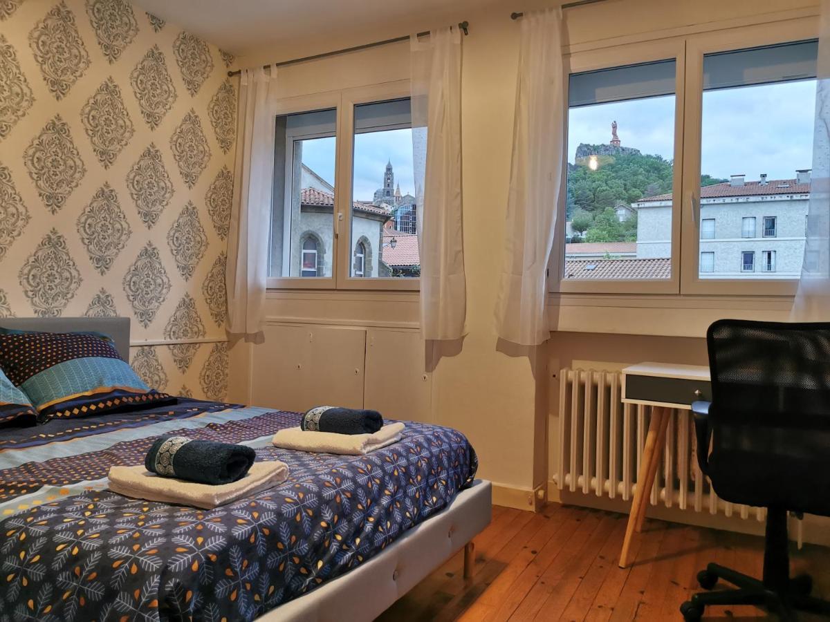 Chambre Privee Dans Appart Partage, Centre Ville, Avec Vue Sur Les Monuments Le Puy-en-Velay Exterior photo