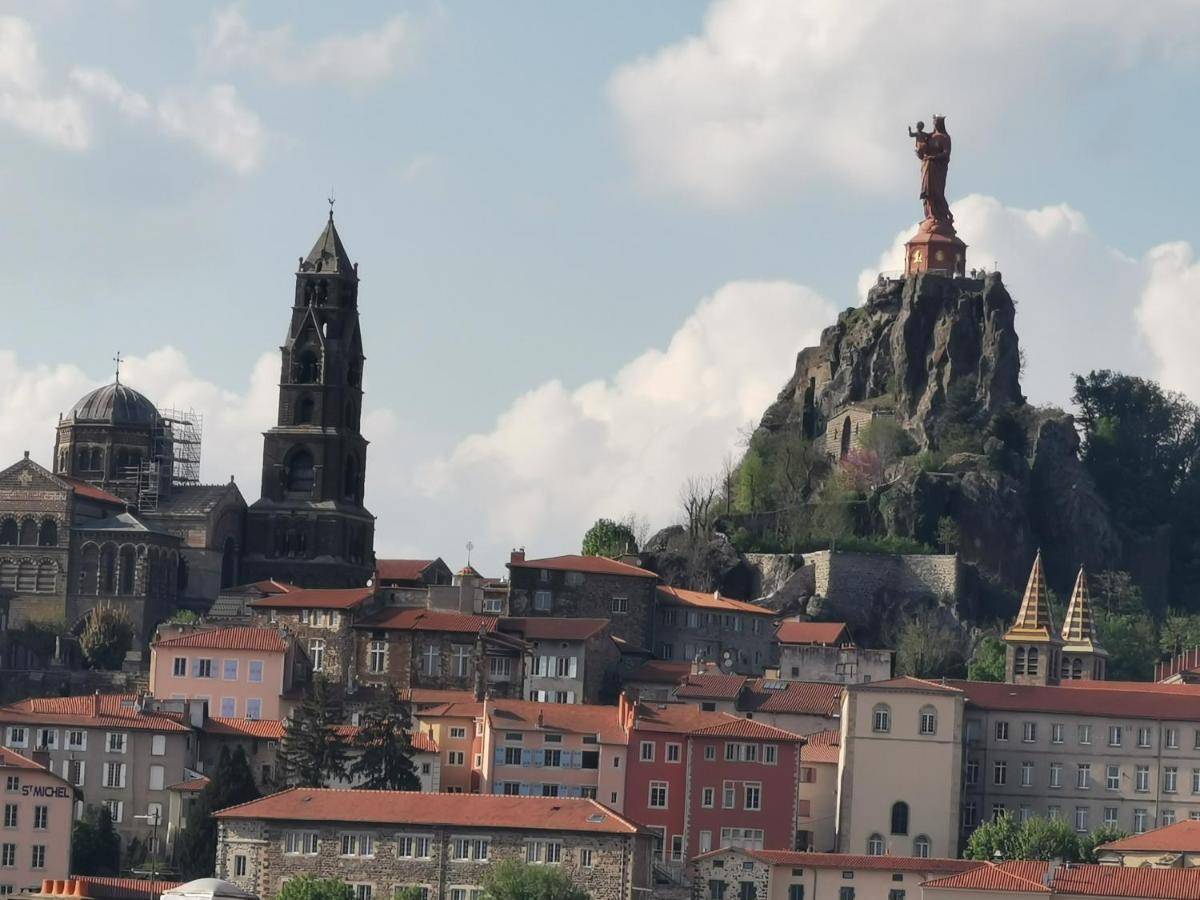 Chambre Privee Dans Appart Partage, Centre Ville, Avec Vue Sur Les Monuments Le Puy-en-Velay Exterior photo
