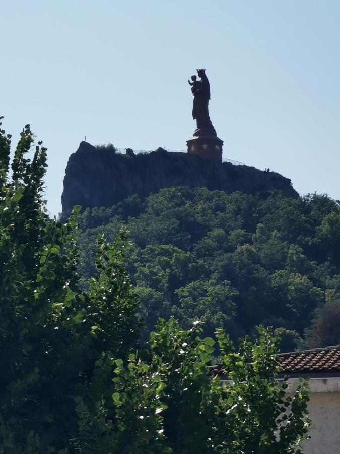 Chambre Privee Dans Appart Partage, Centre Ville, Avec Vue Sur Les Monuments Le Puy-en-Velay Exterior photo